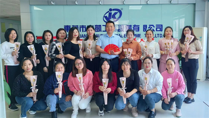 待到春來(lái)三月八,普天開滿美人花~